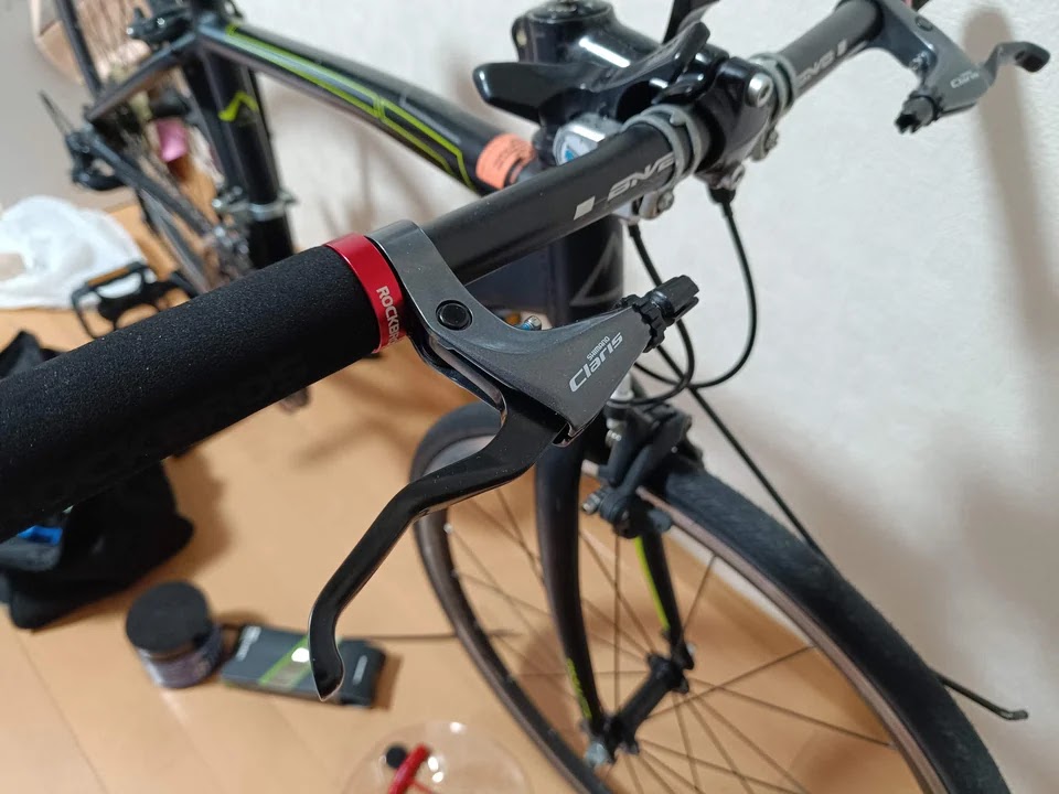 ブレーキレバー、グリップを取り付け