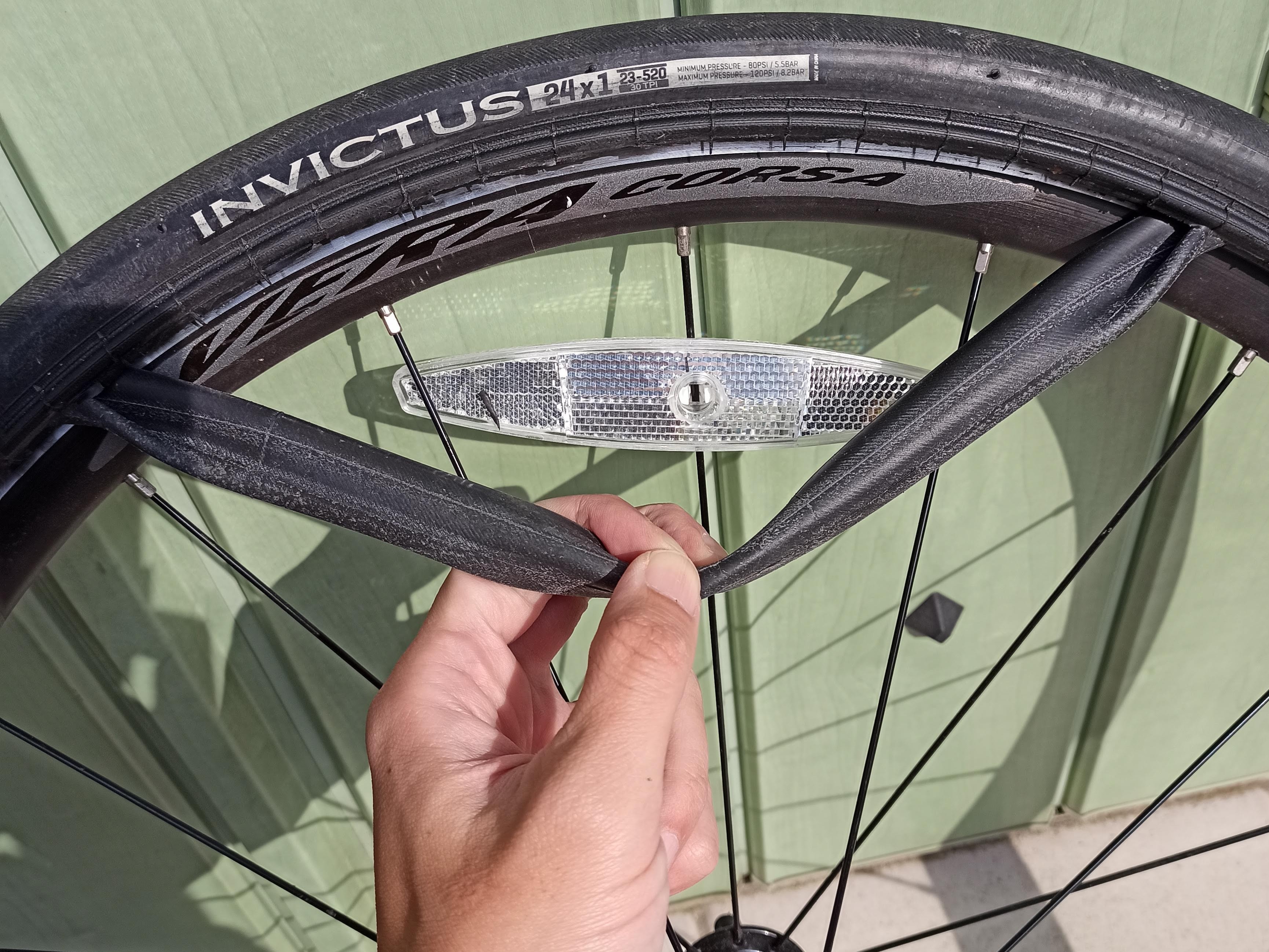 バルブナットを外す