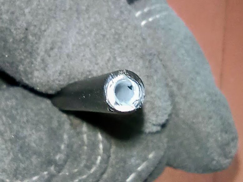 断面の穴を整えた