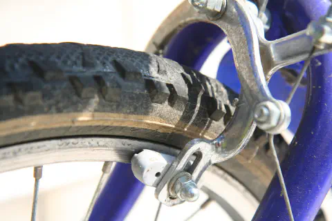 片当りしたフロントブレーキ