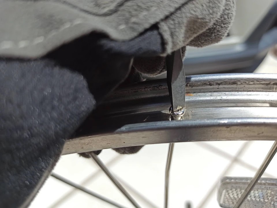 スポークナットを取り付け
