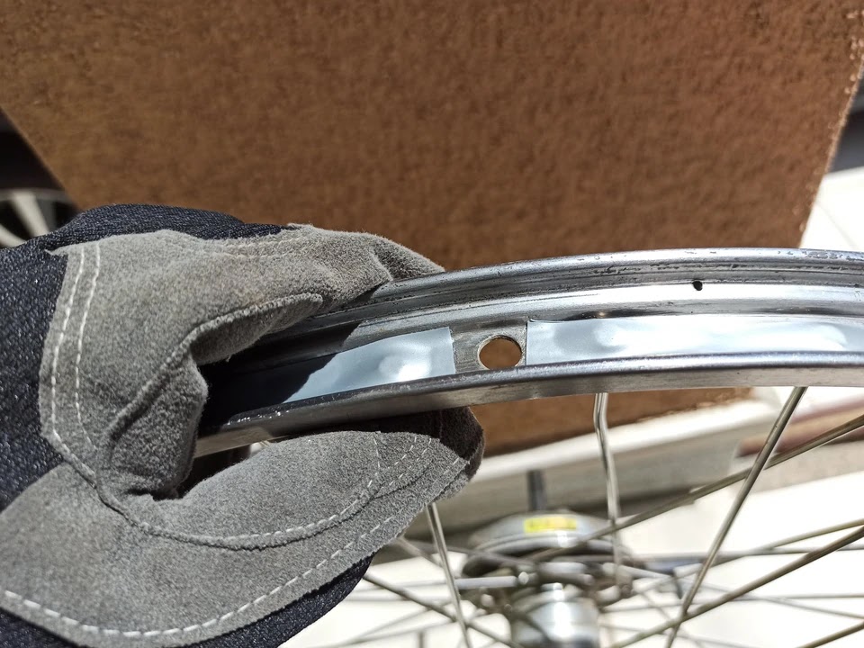 リムテープを貼りました