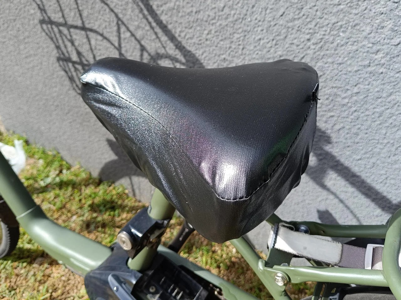 サドルカバーを被せたサドル