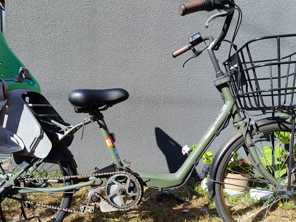 自転車フレームに沿う配線、ケーブル