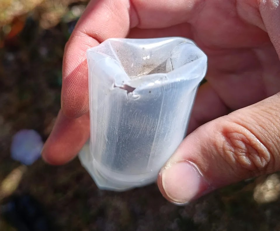 破れた防水袋