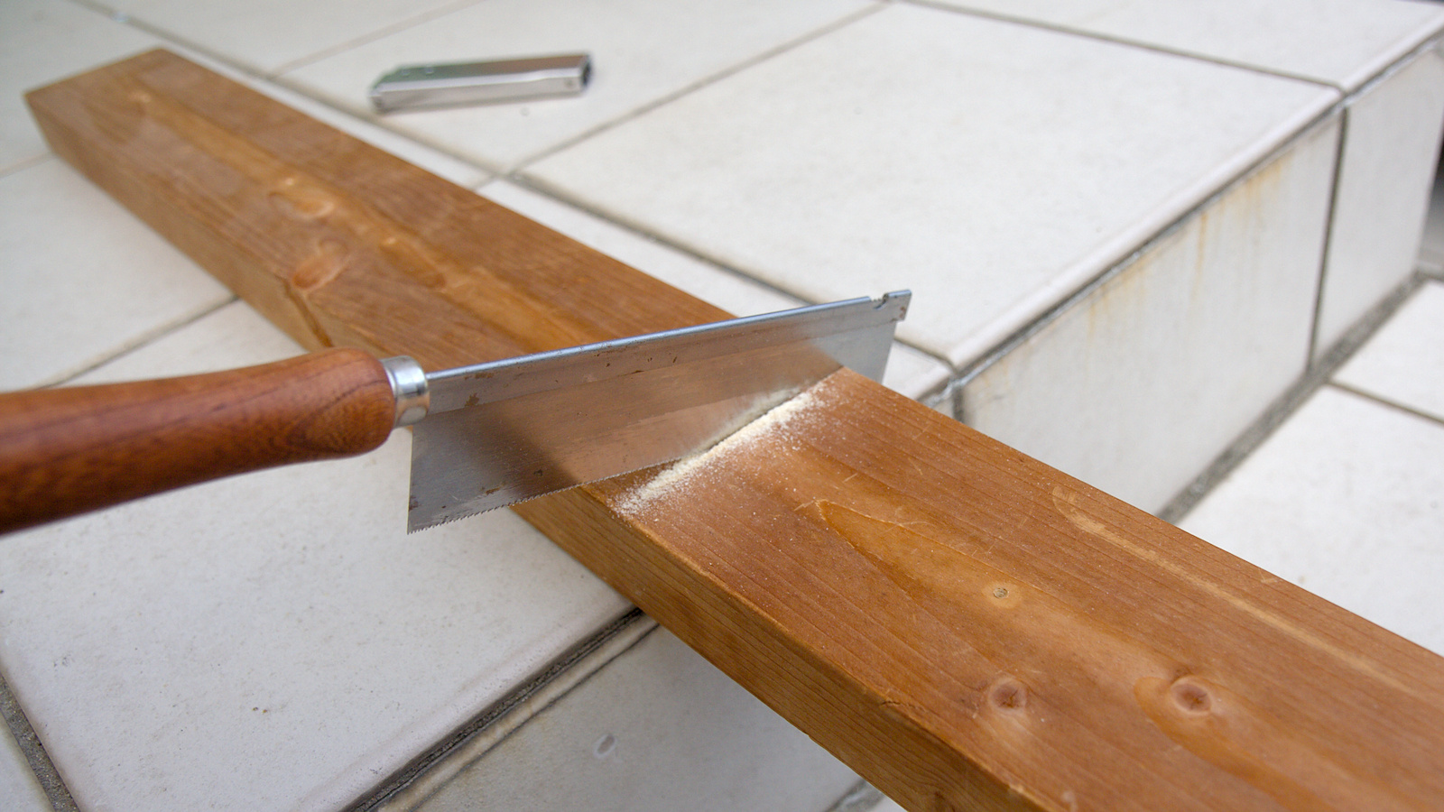 2×4の端材を400mmにカット