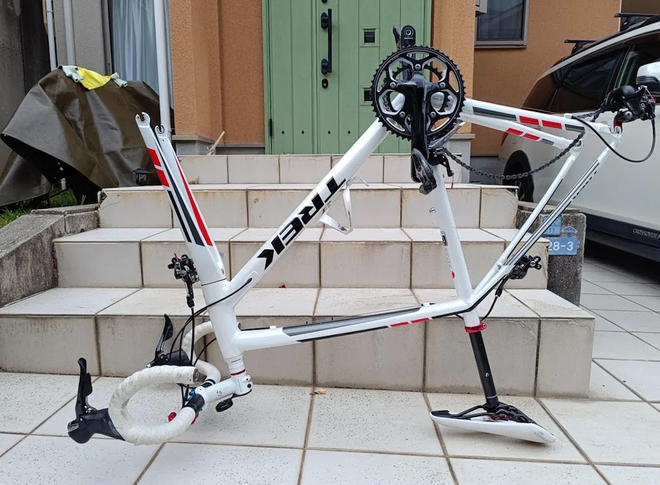 ホイールを外したTREK MADONE2.1