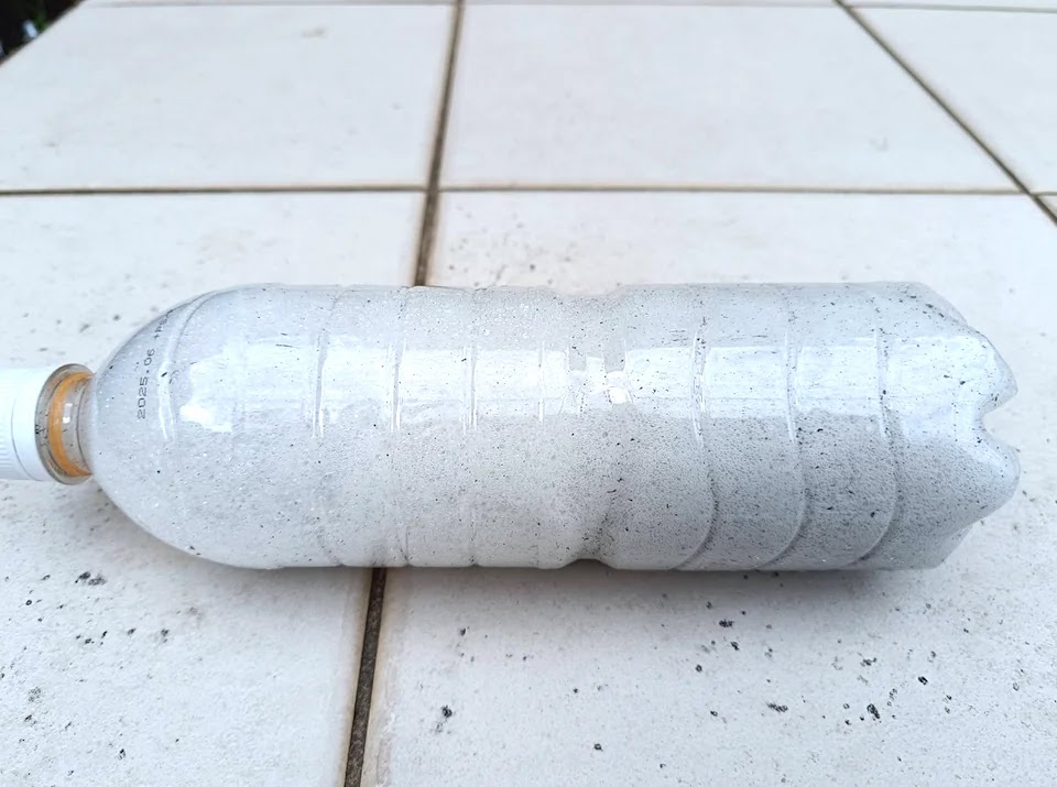泡だらけのペットボトル