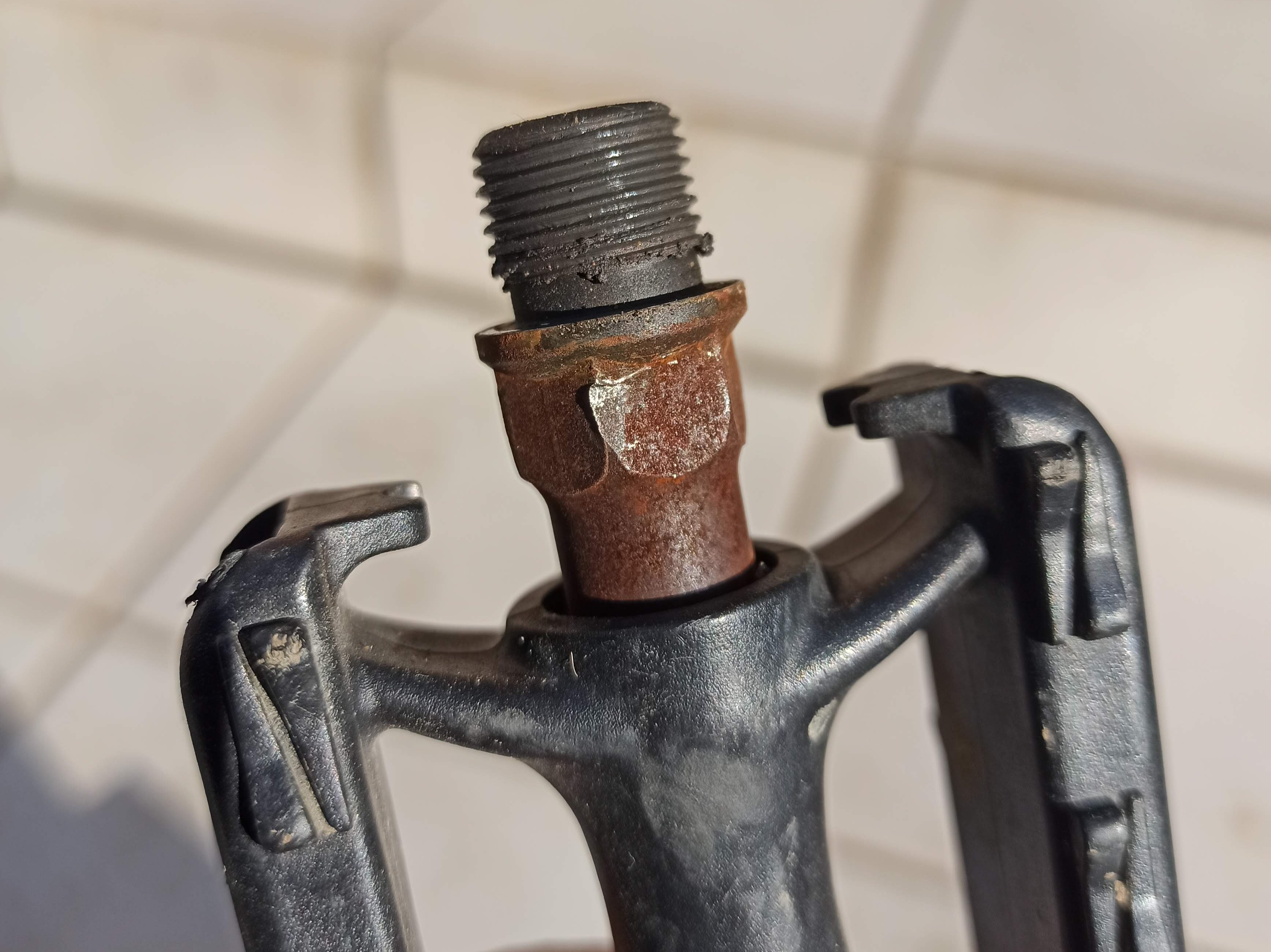 Permatex RT-8-A Rust Treatment ペダルの赤錆を黒錆化 featured image