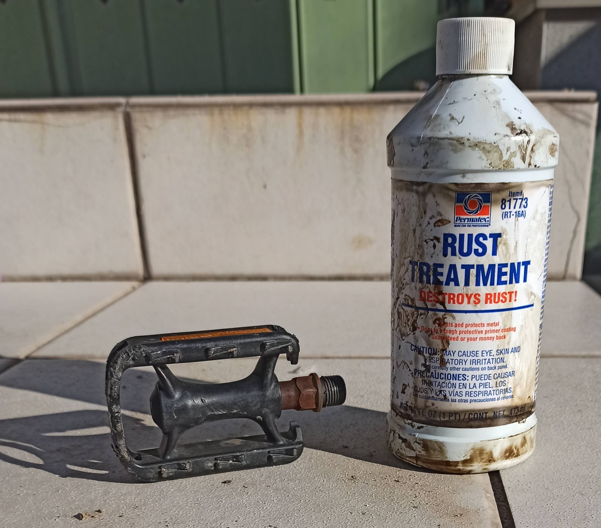 Permatex RT-8-A Rust Treatmentと錆びたペダル