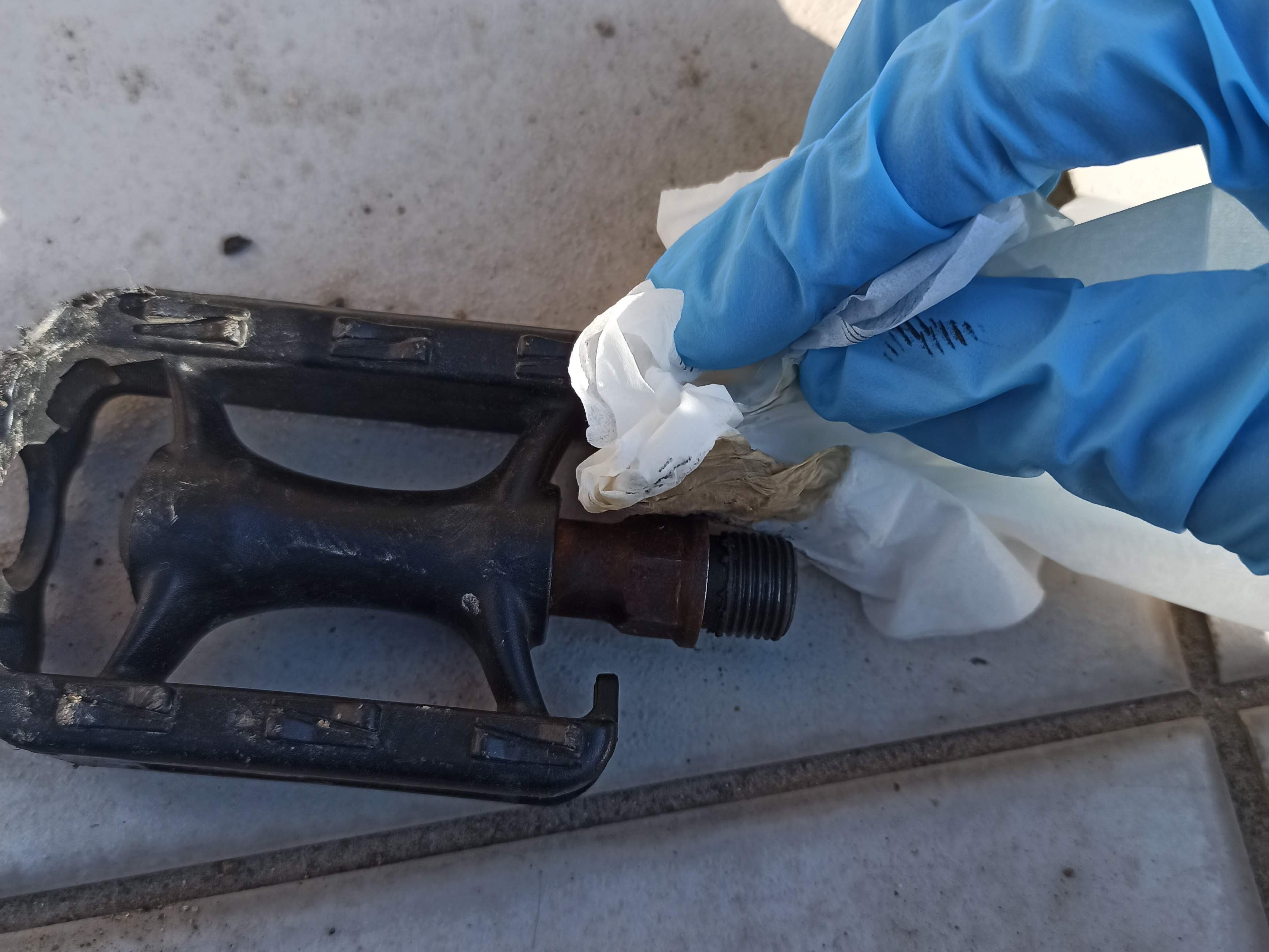 Permatex RT-8-A Rust Treatmentを塗布
