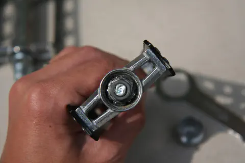 キャップを取るとベアリングが見えます