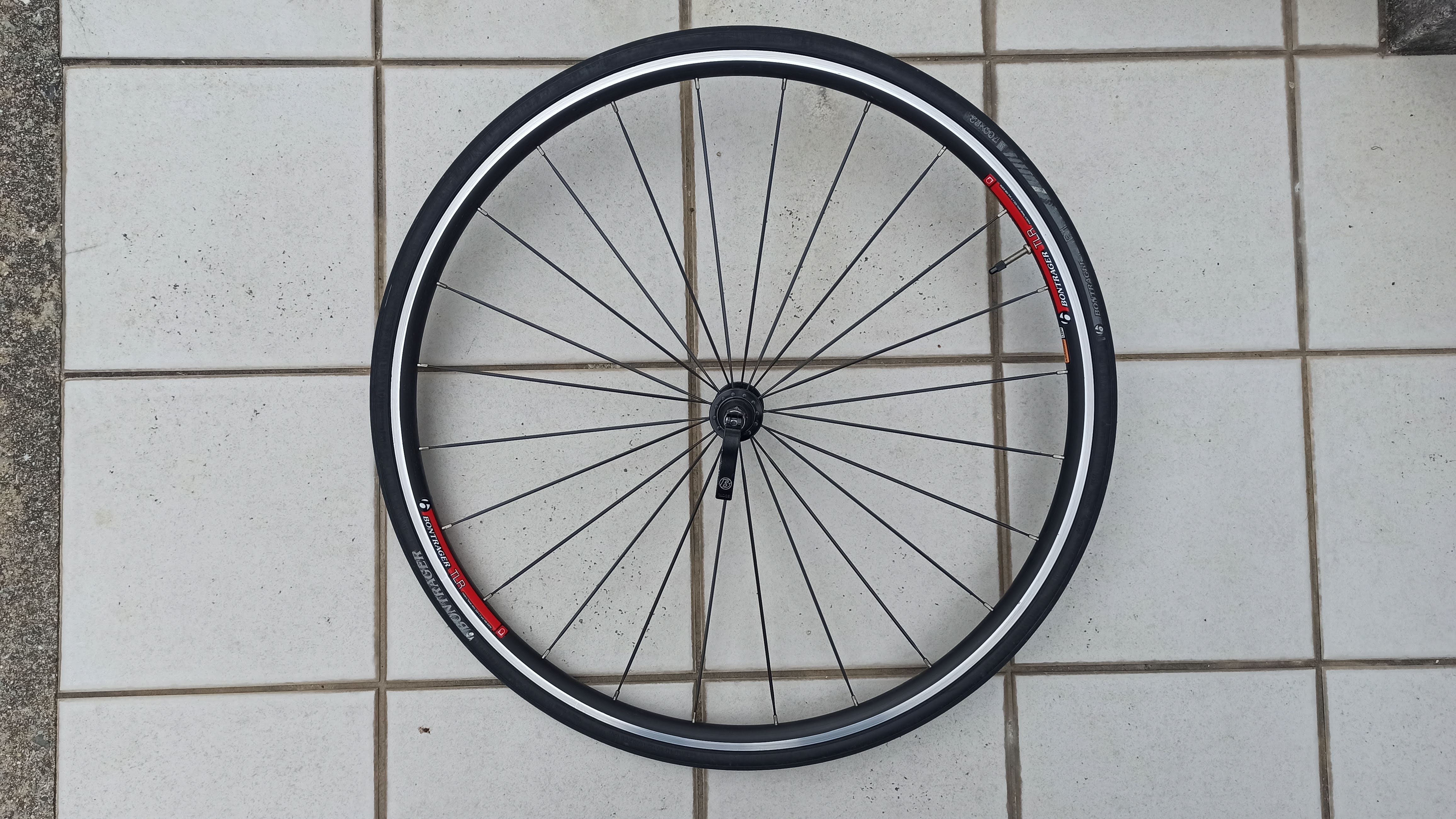 TREK MADONE 2.1のフロントホイール