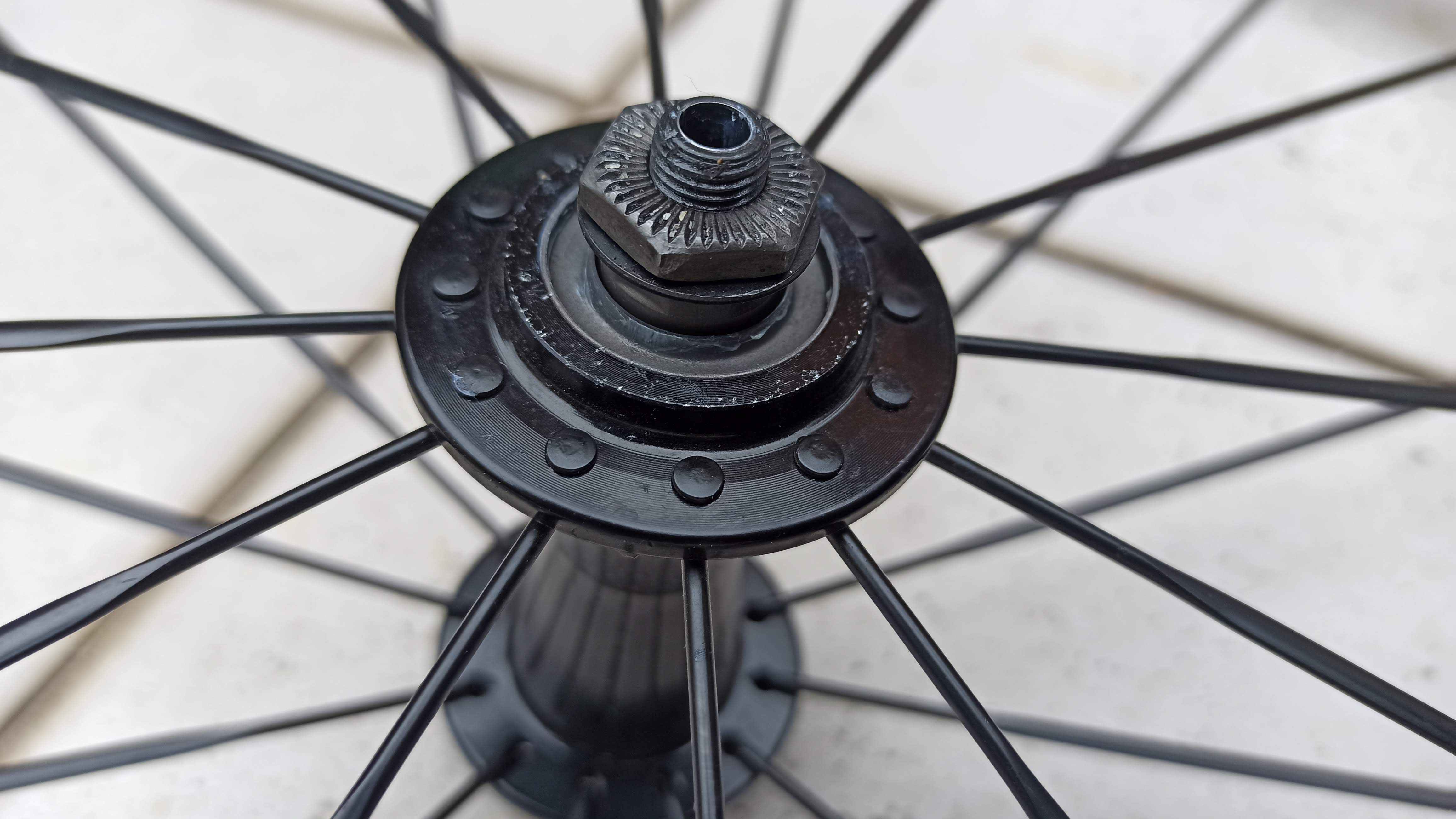 ワッシャ、ロックナットを入れる