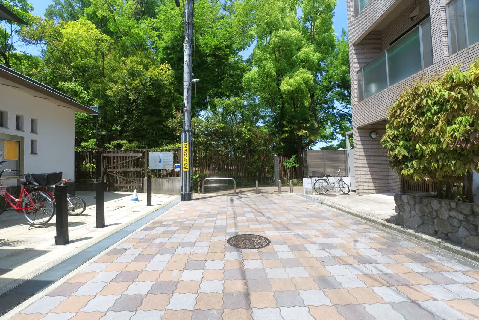 大石塚古墳と小石塚古墳の入口