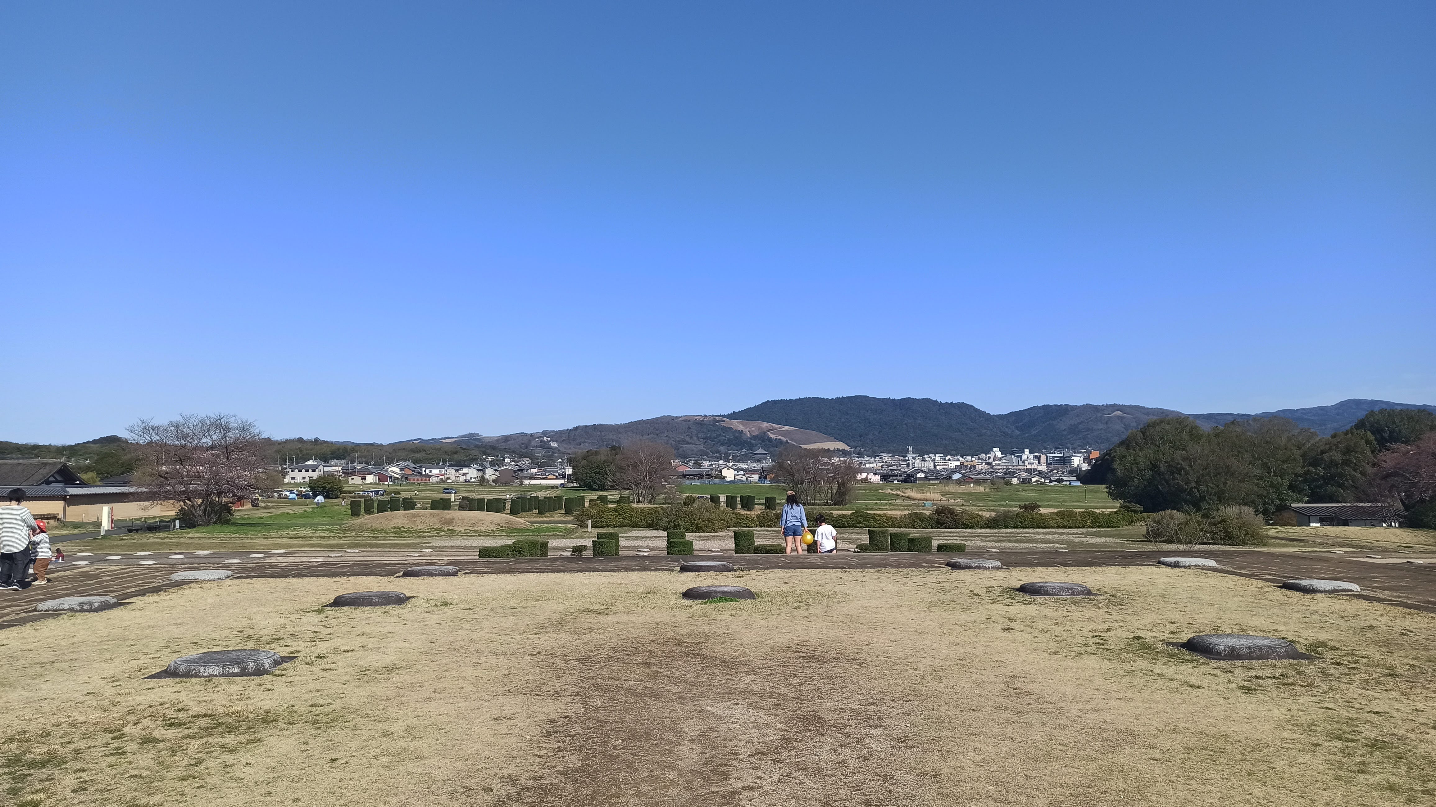 第二大極殿跡より春日山方面