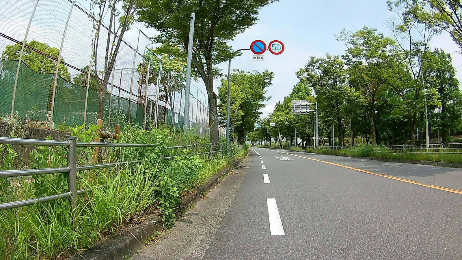 千里北公園付近の車道