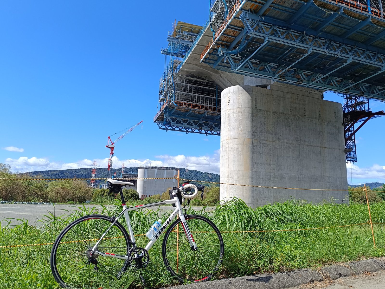 建設中の大きな橋脚