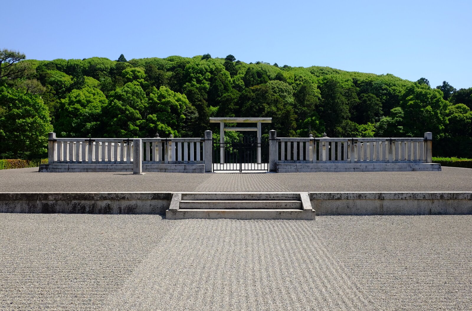 誉田御廟山古墳の鳥居