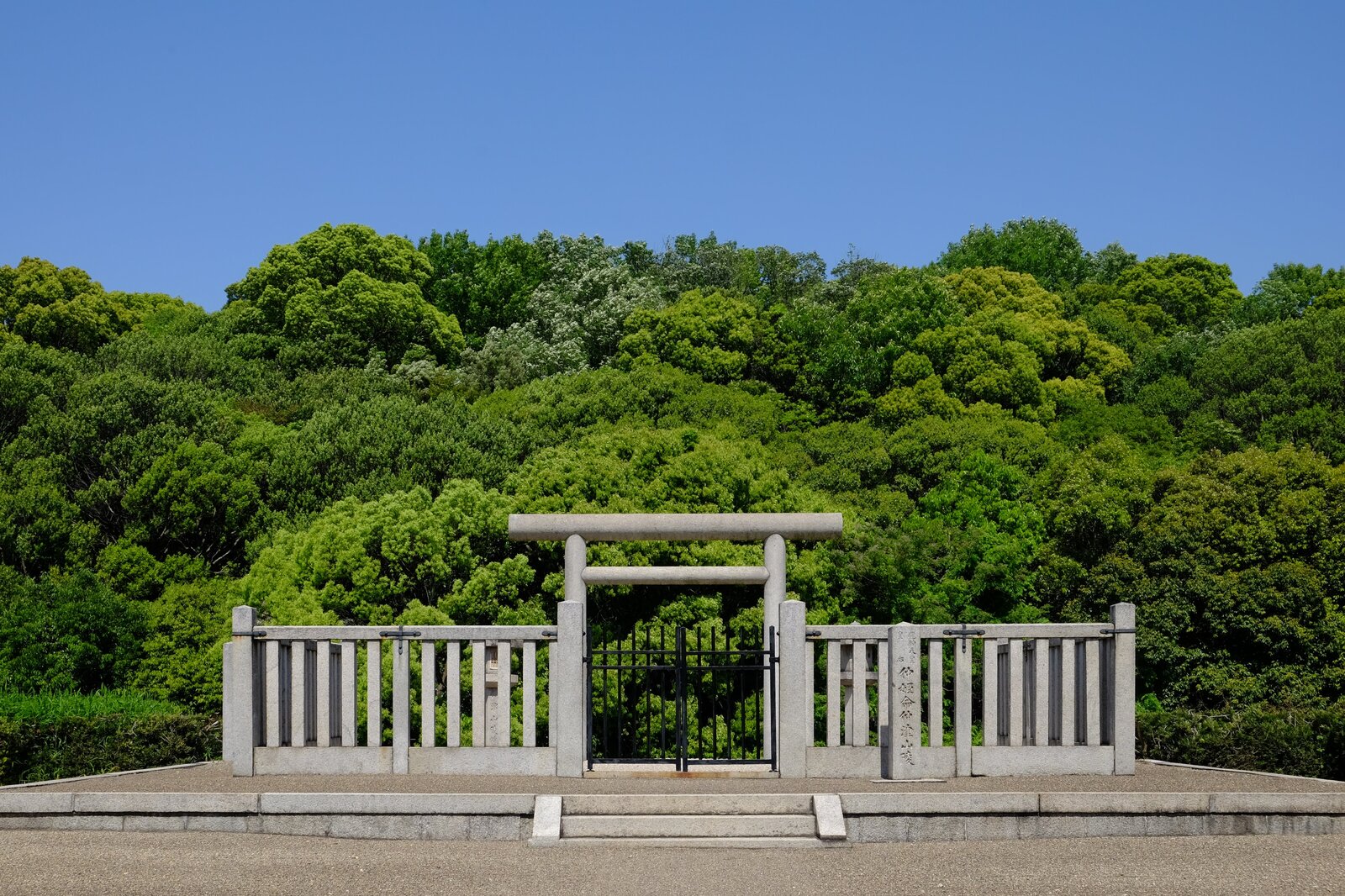 仲津山古墳の鳥居