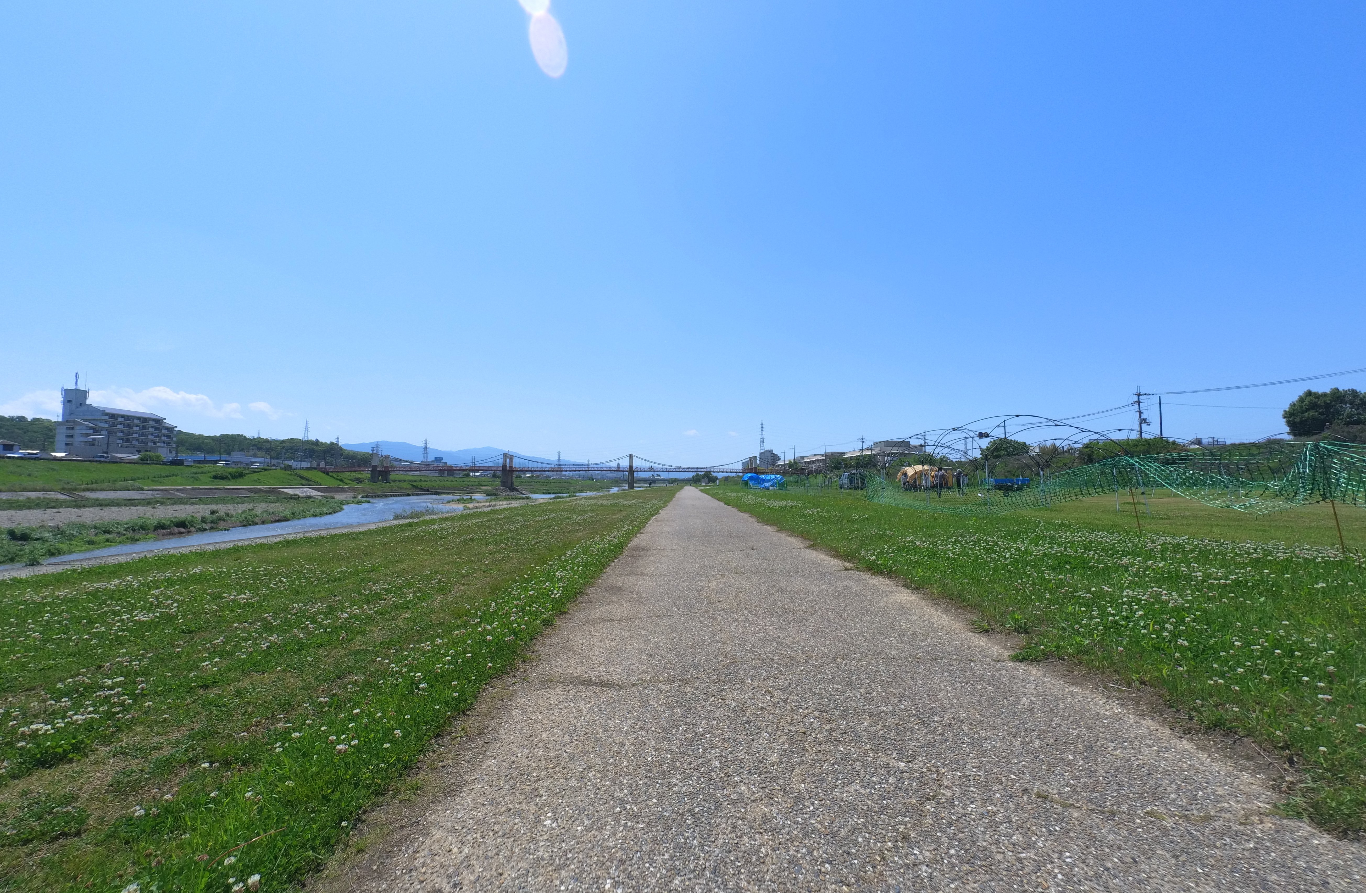 川沿いの自転車道