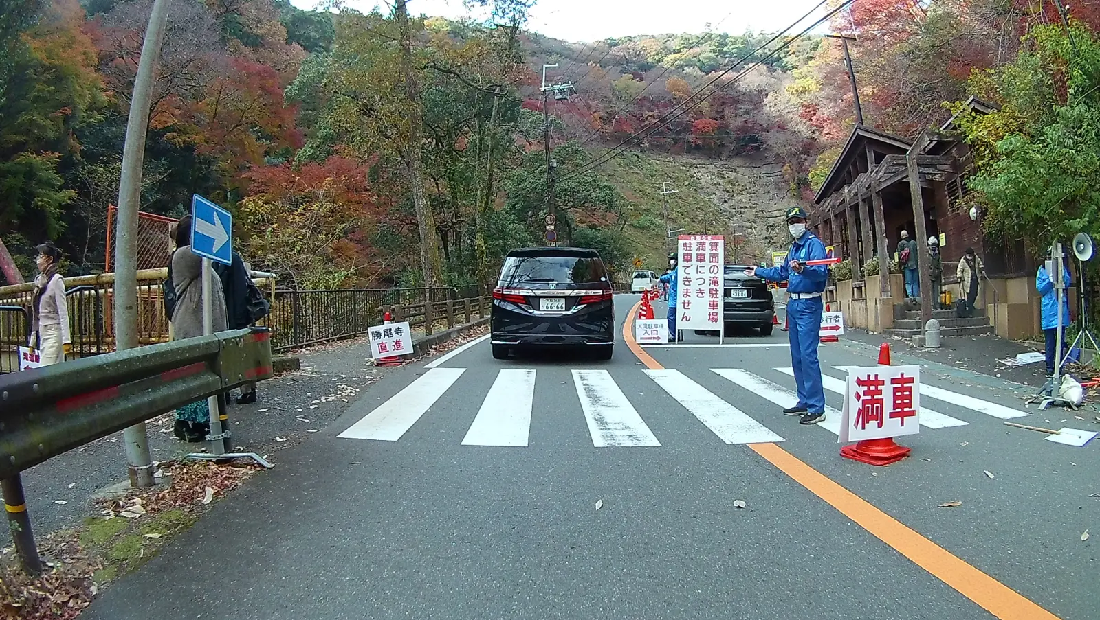 箕面大滝前駐車場の渋滞