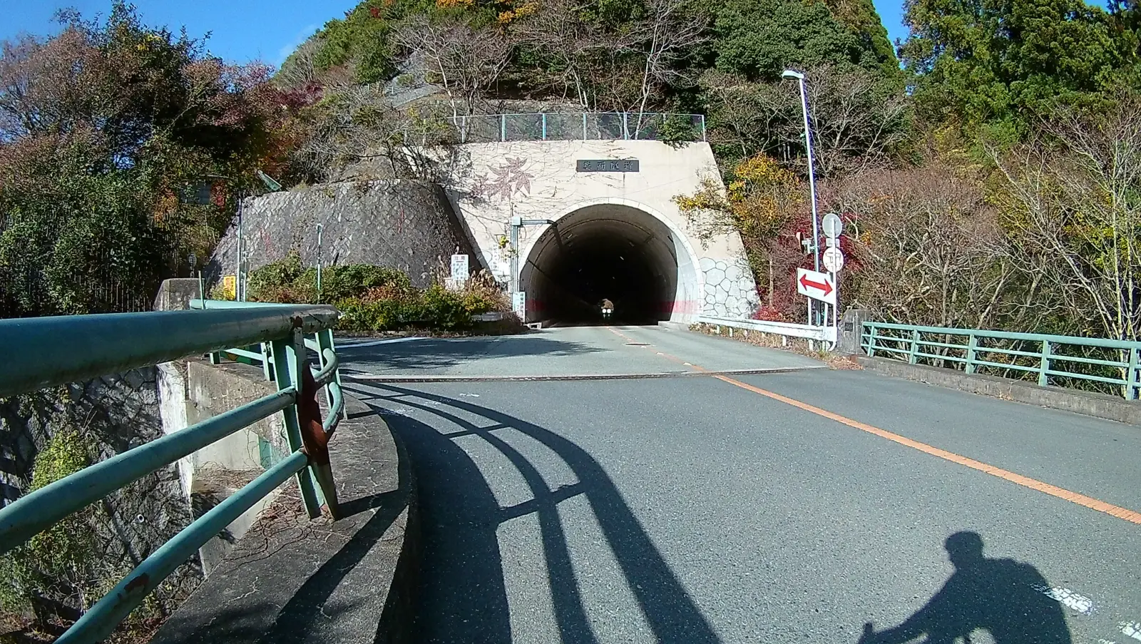 トンネル