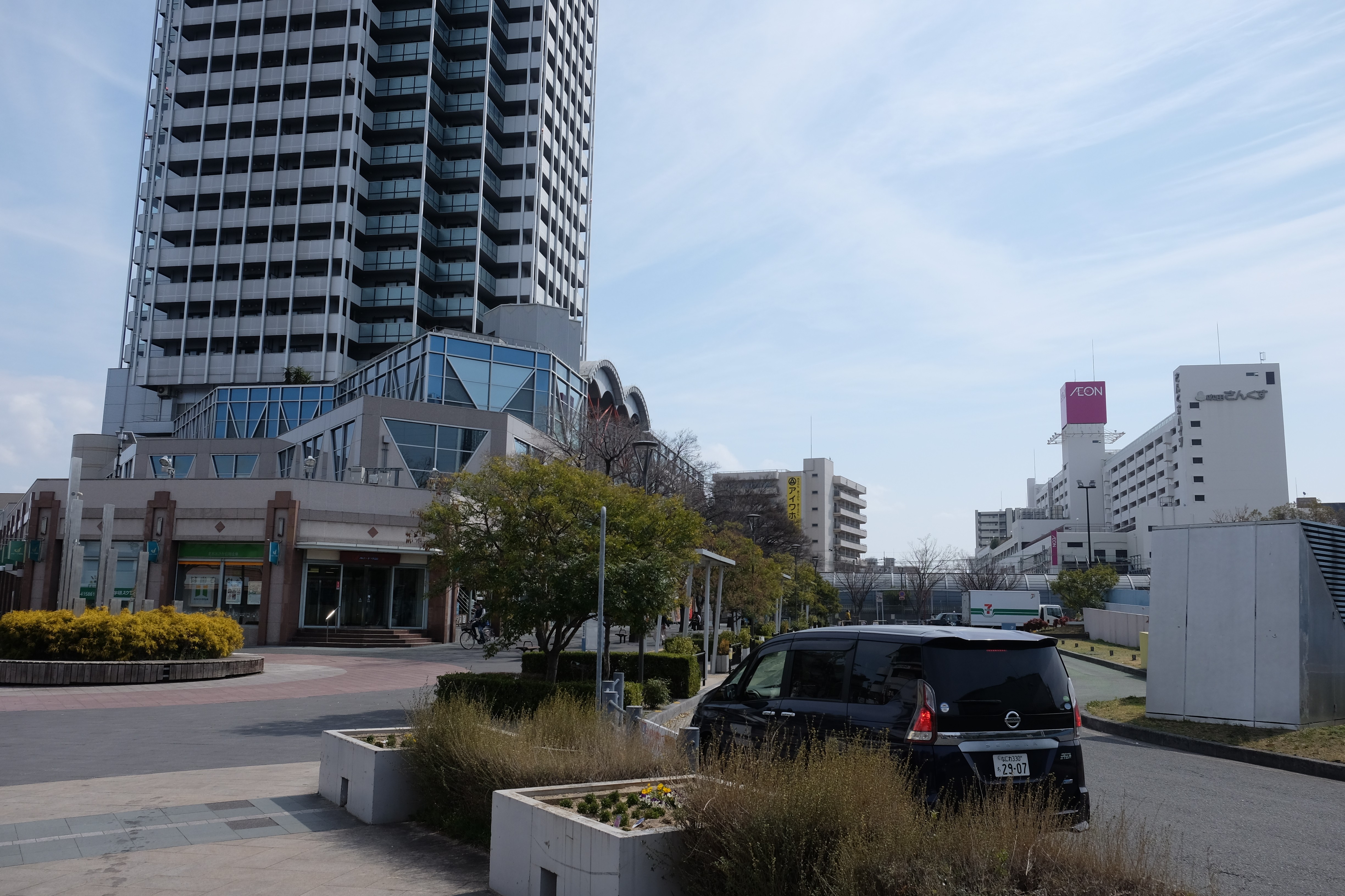 JR吹田駅前