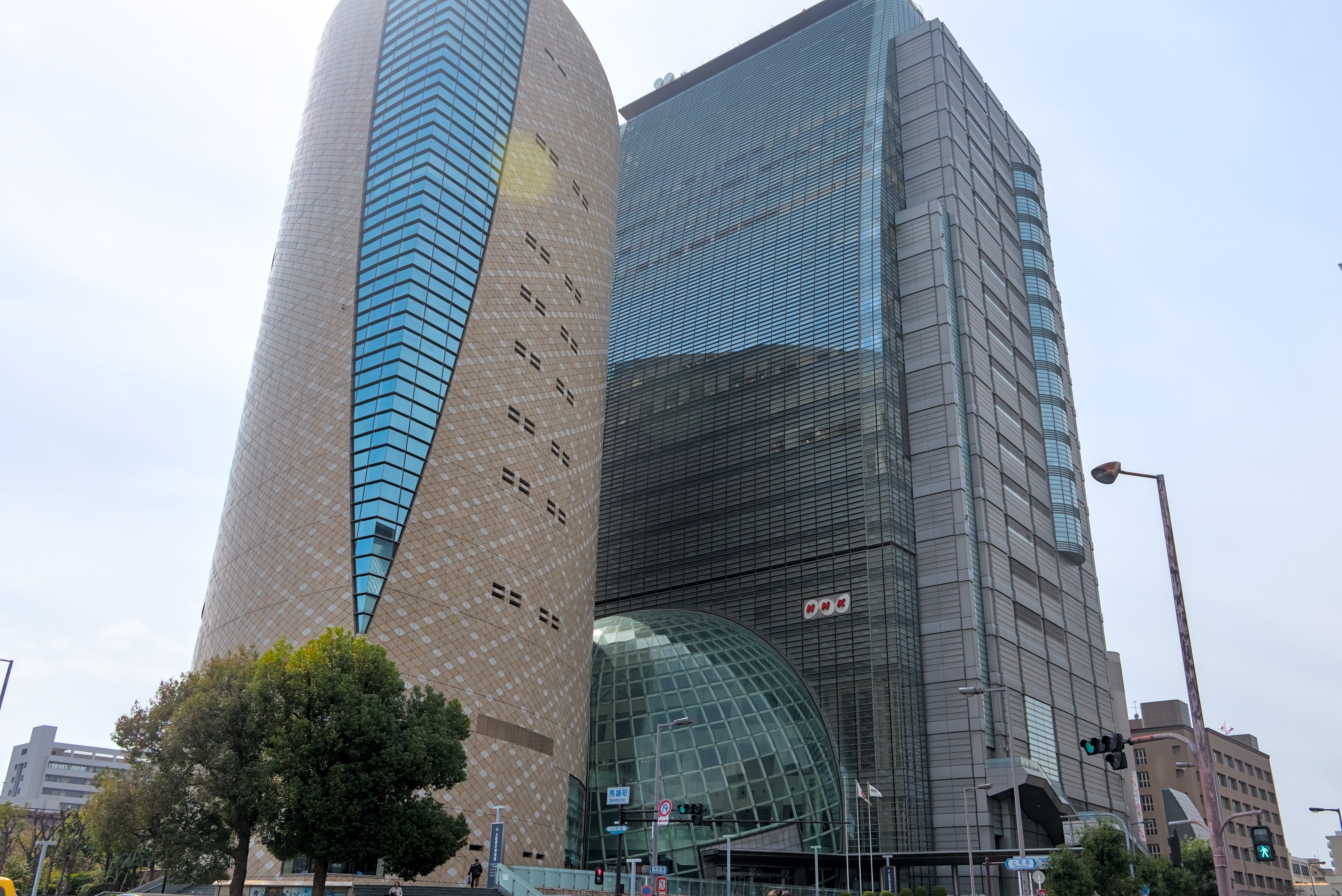 阪歴史博物館とNHKの立派な建物