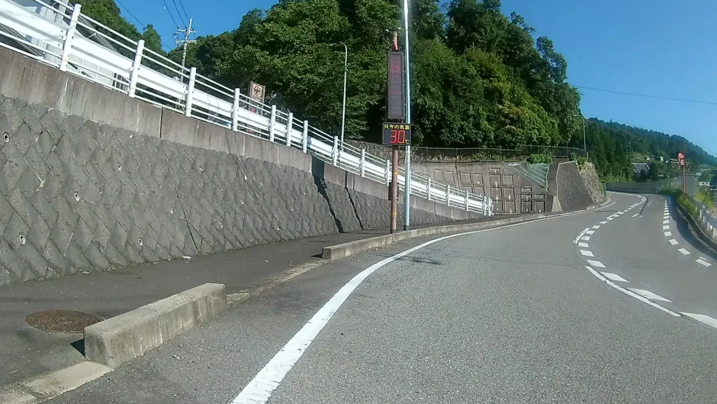 きつい坂がお出迎え