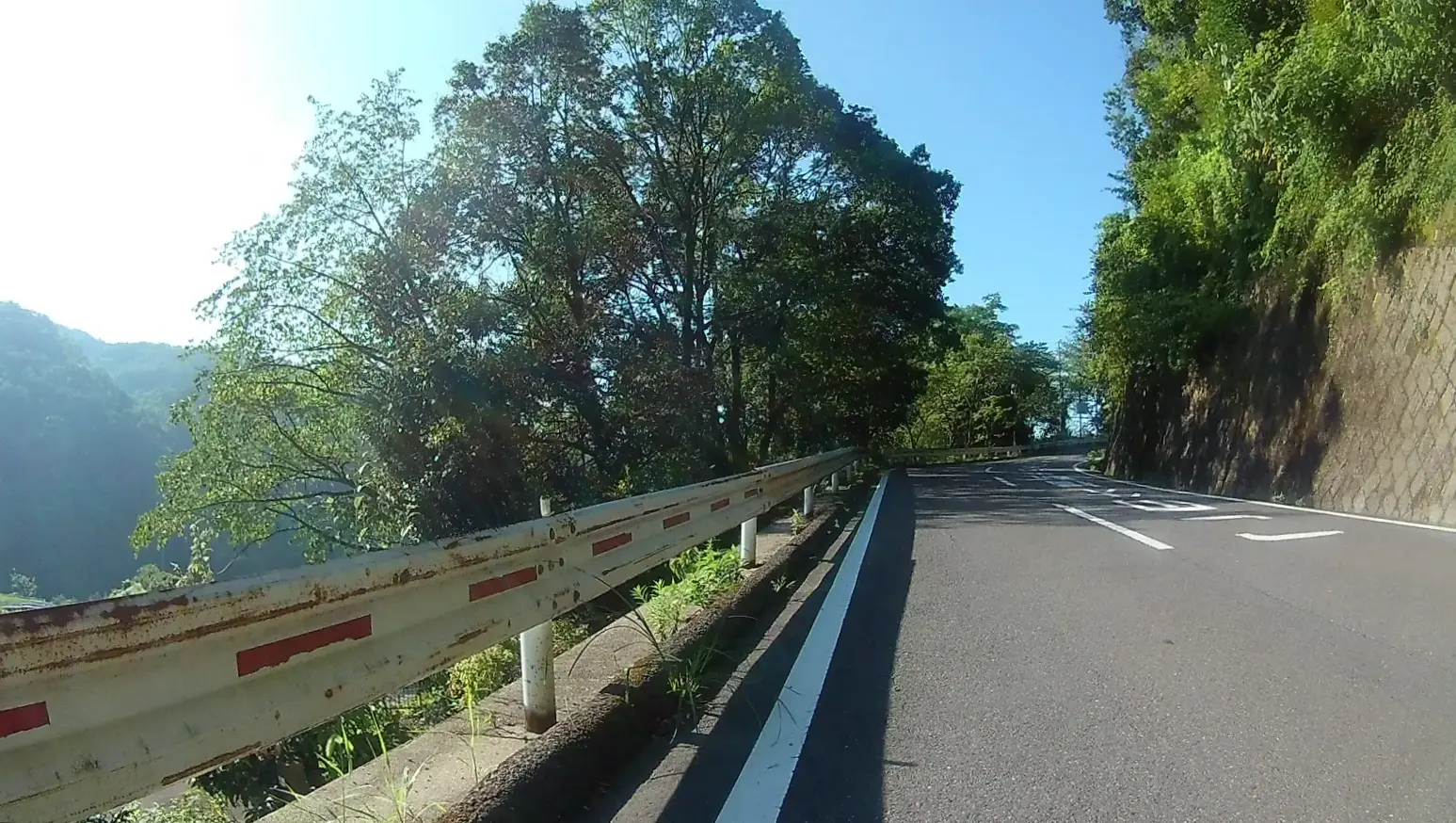 坂道を登る