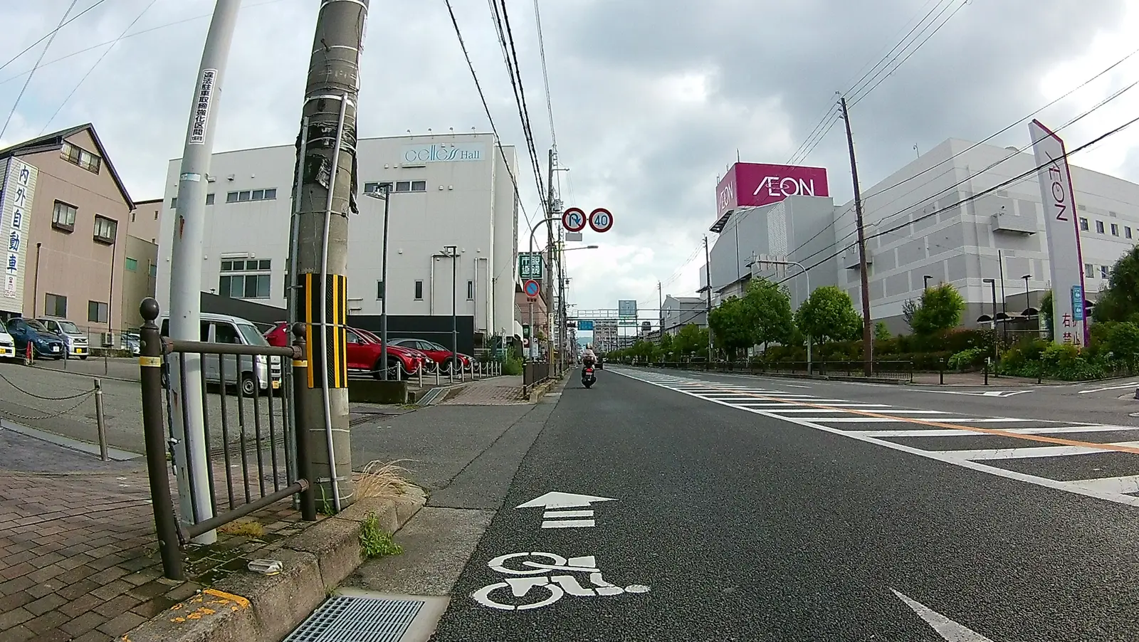 イオン手前の道