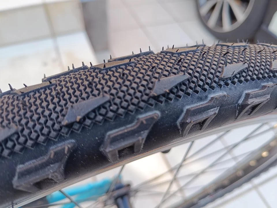26×1.95のタイヤ表面のトレッドパターン