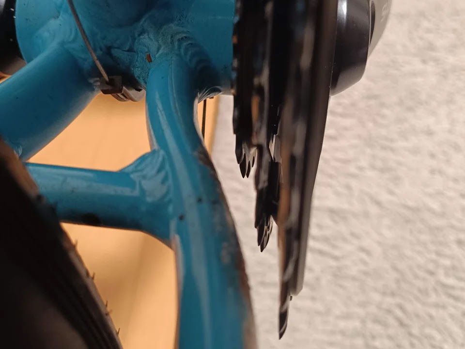 チェーンホイールとフレームの隙間を確保