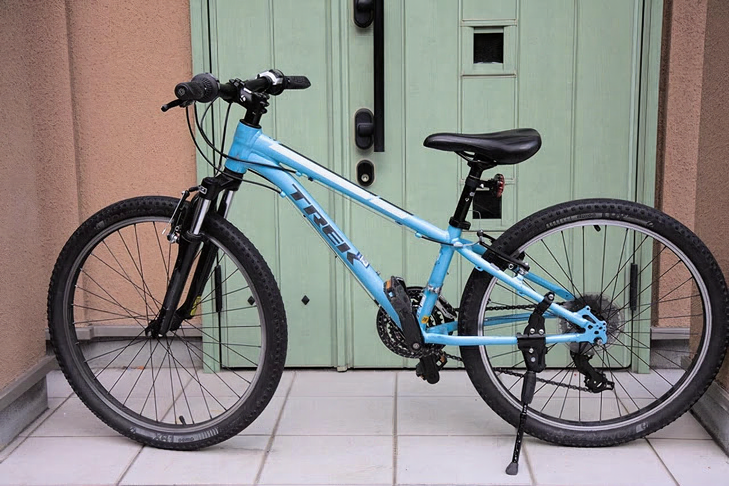 グリップ交換後のTREK Superfly24