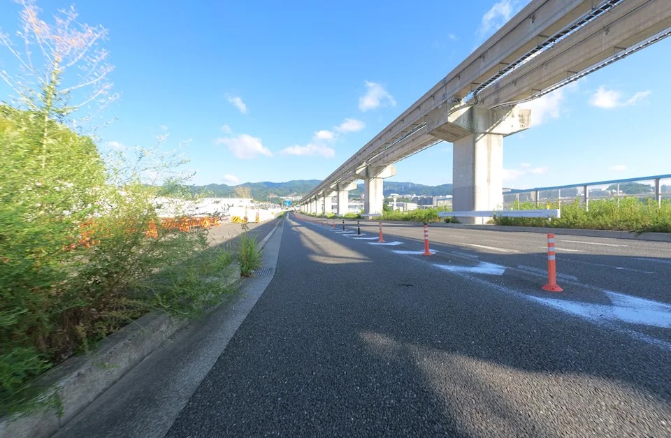 箕面の山へ続く道