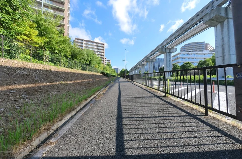 彩都への坂道