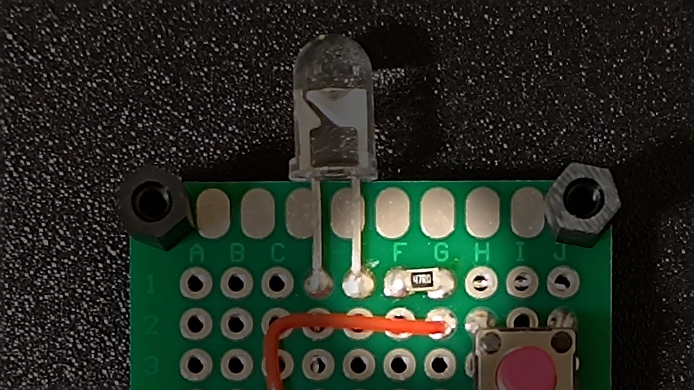 ユニバーサル基板のチップ抵抗をはんだ付け部拡大