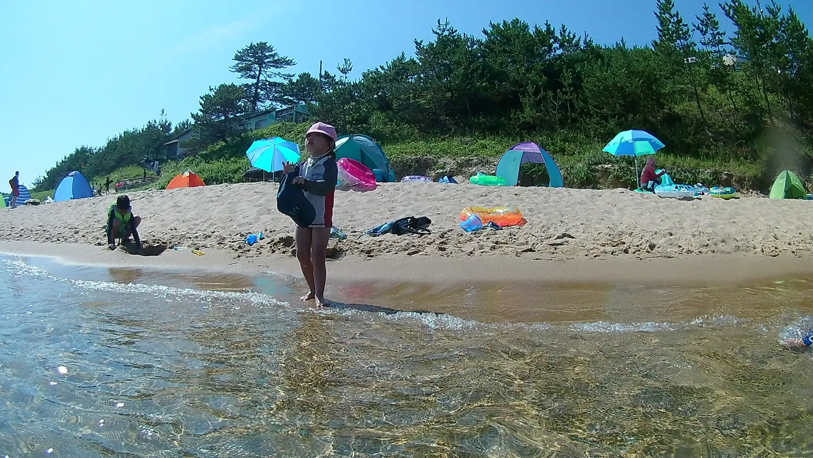 海側から砂浜を見る