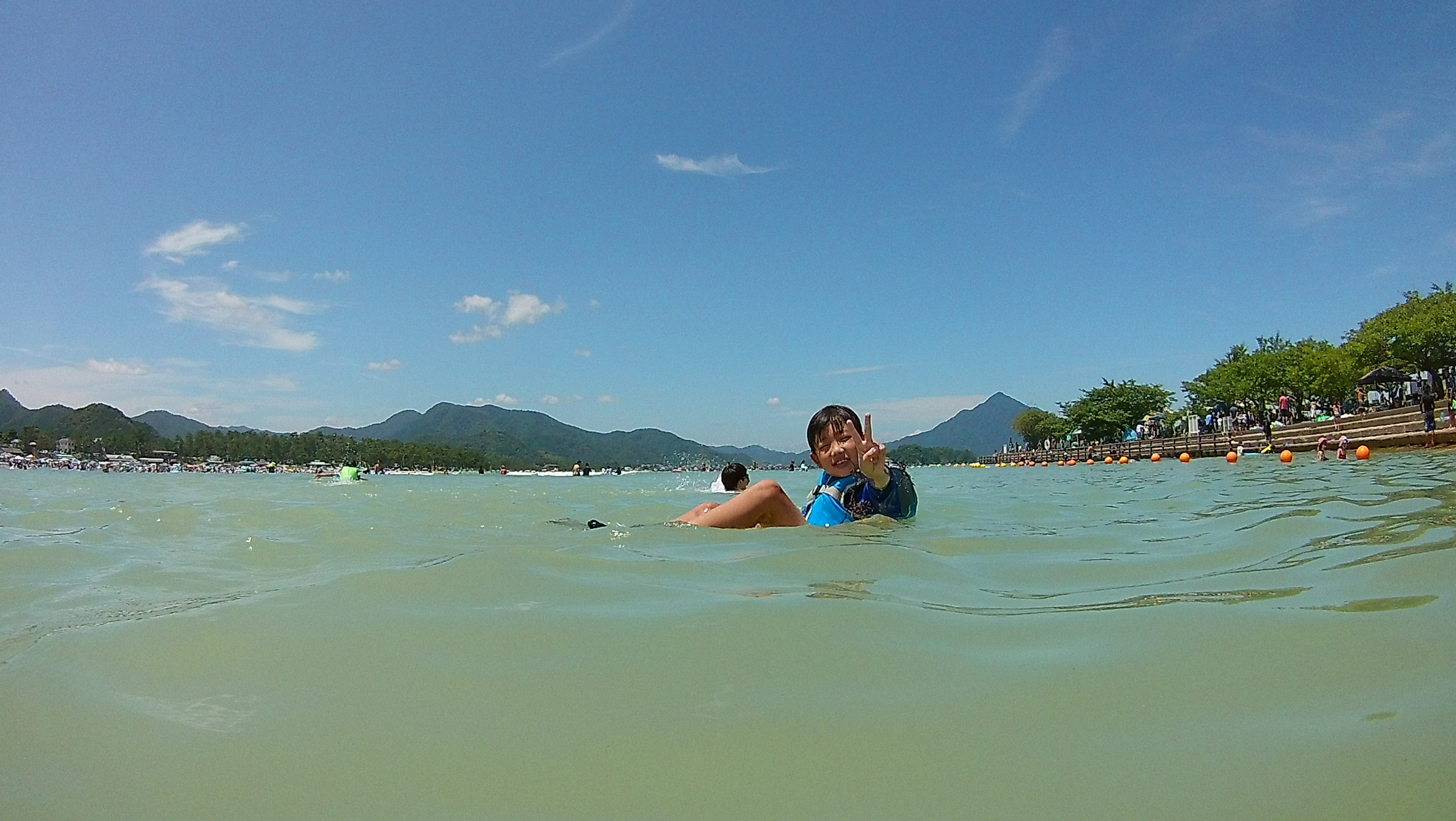 濁った海
