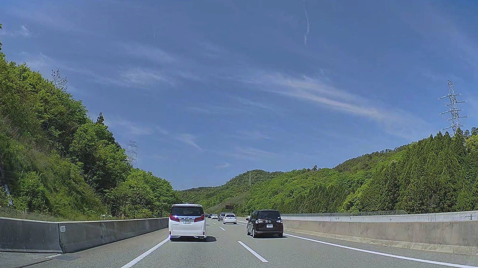 高速道路で鳥取へ向かう