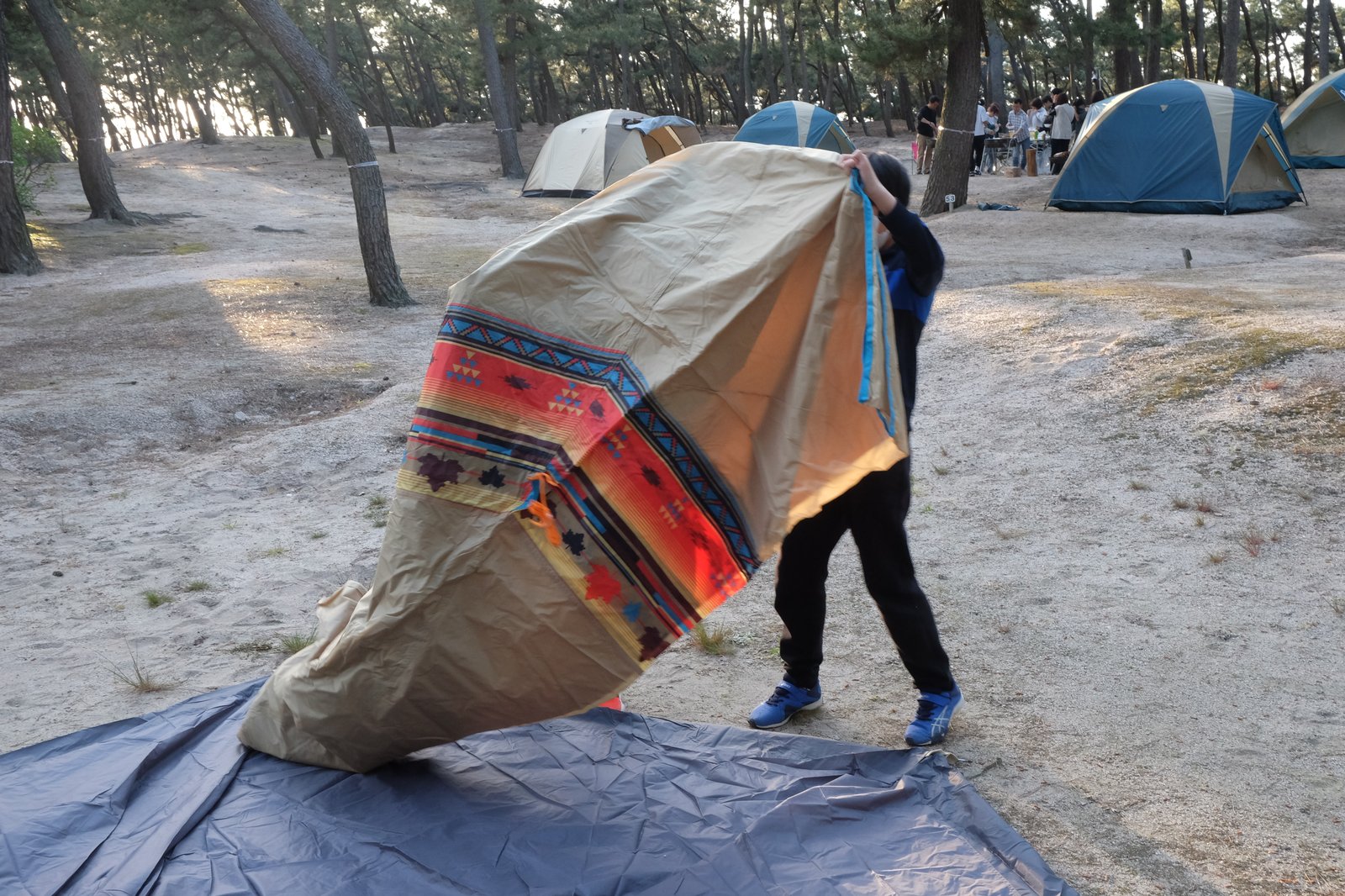 LOGOS ナバホ Tepee 400 の設営