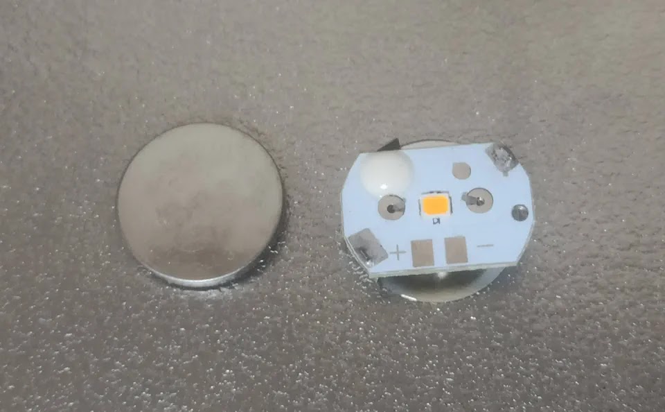 コイン電池を外したところ