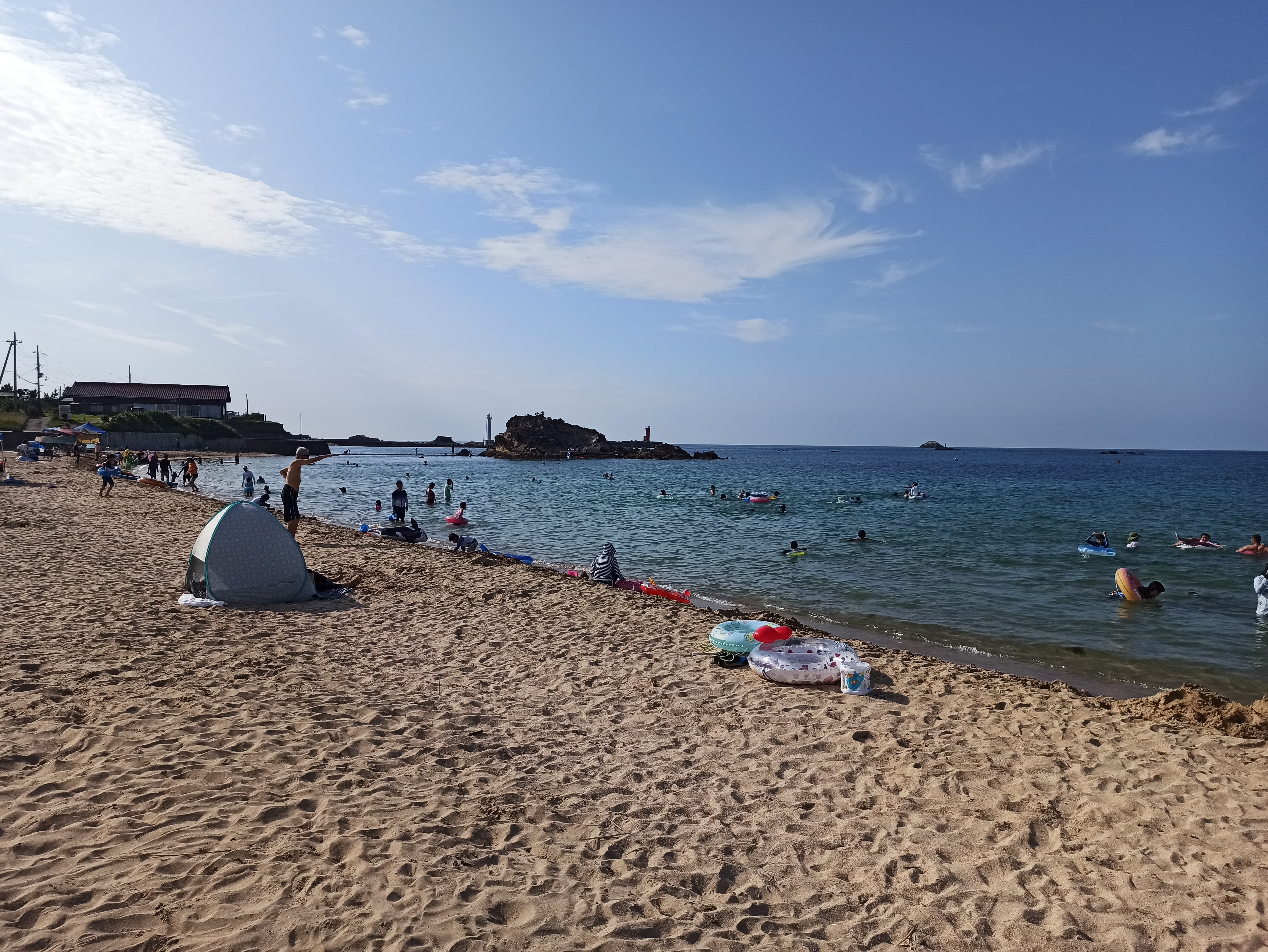 小天橋海水浴場左端の岩