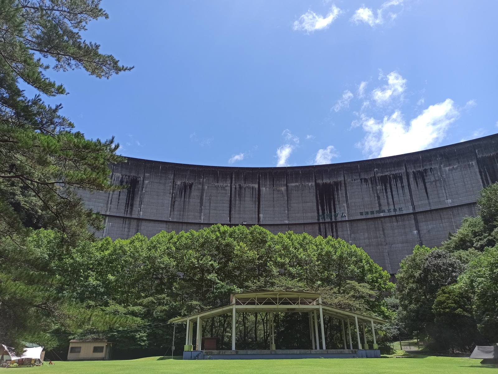 ダムの壁直下 きなりの郷キャンプ場 featured image