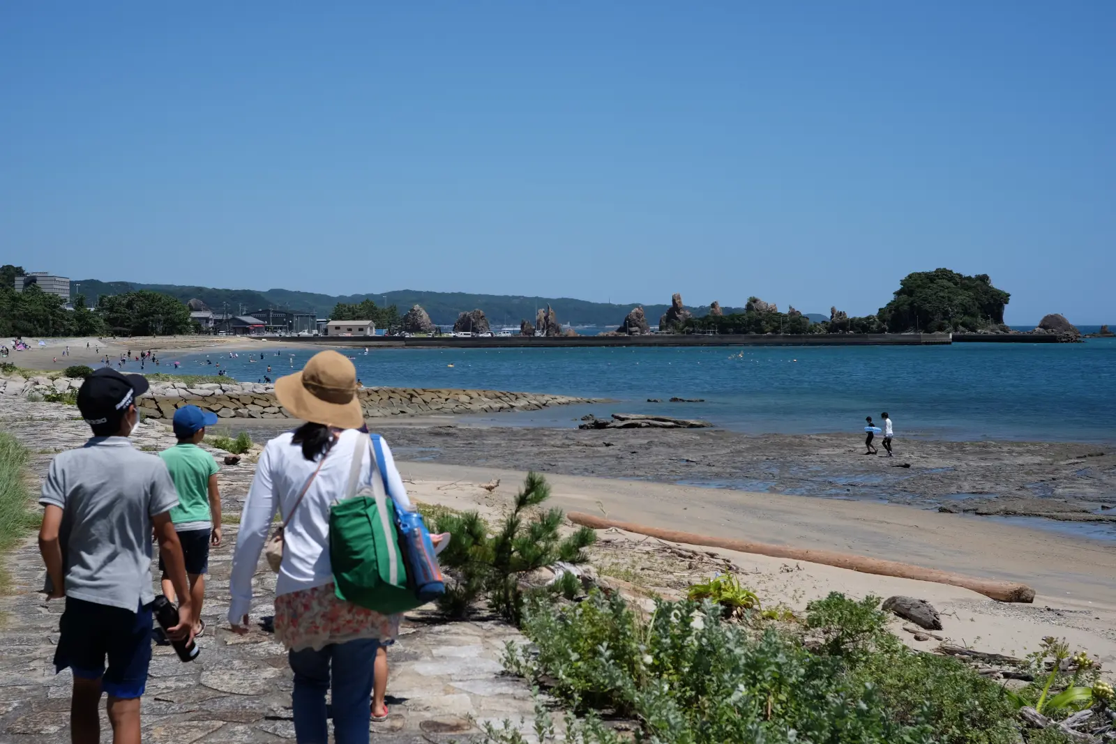橋杭岩海水浴場へ着いた