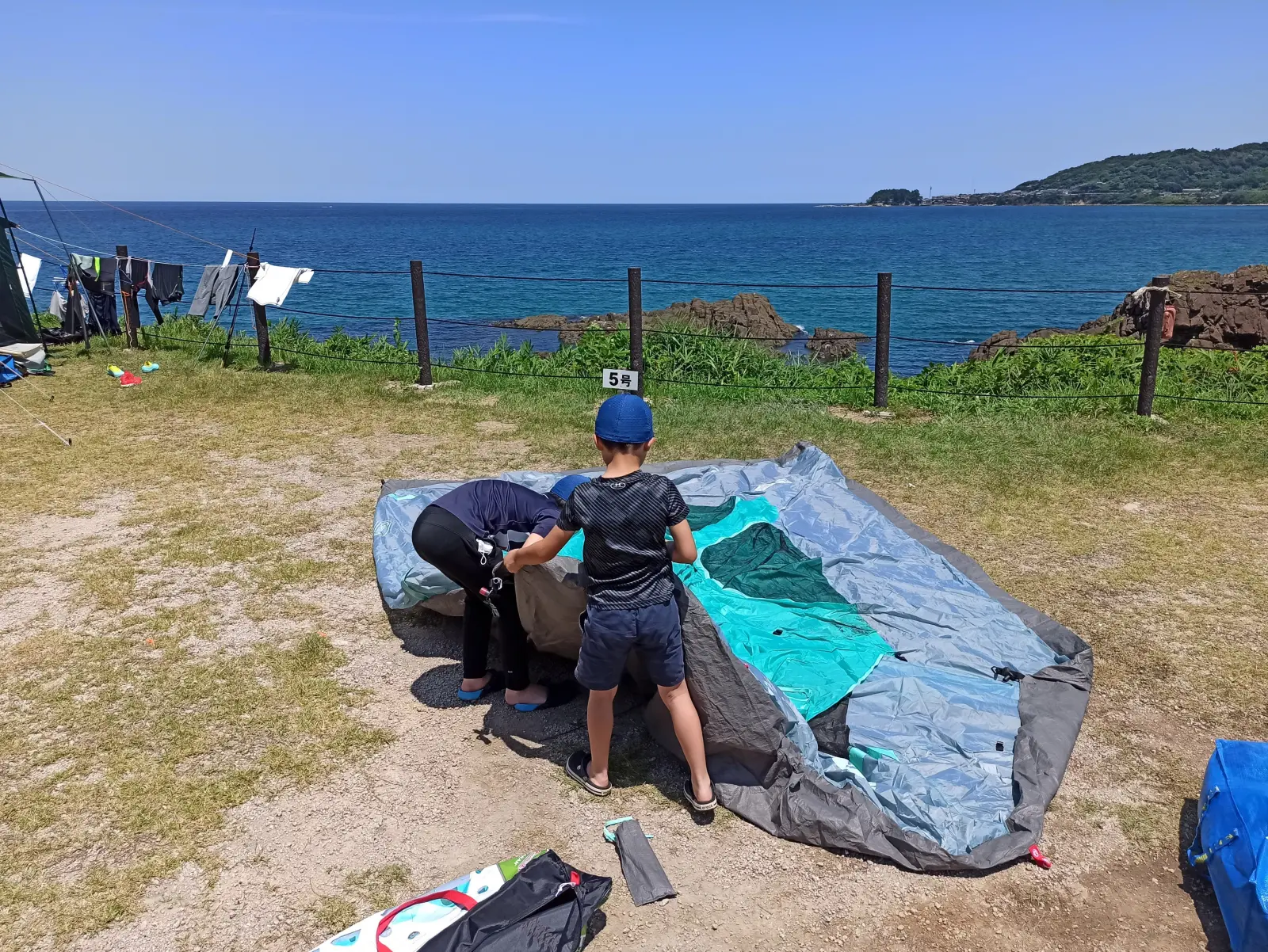 テントを張る