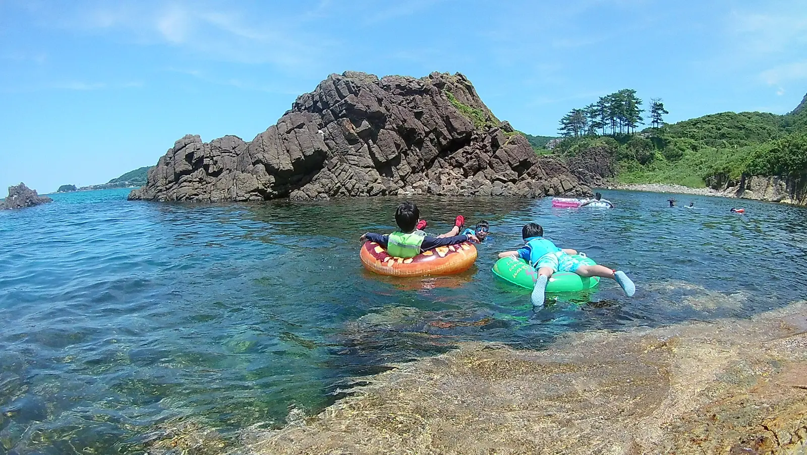 海で泳ぐ