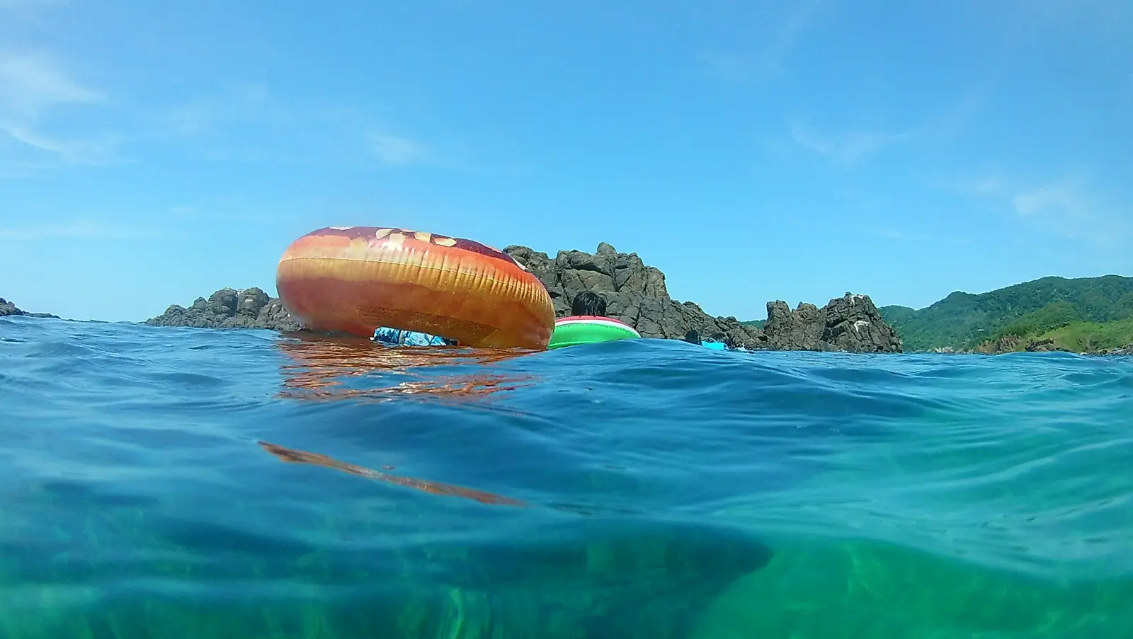 海で泳ぐ