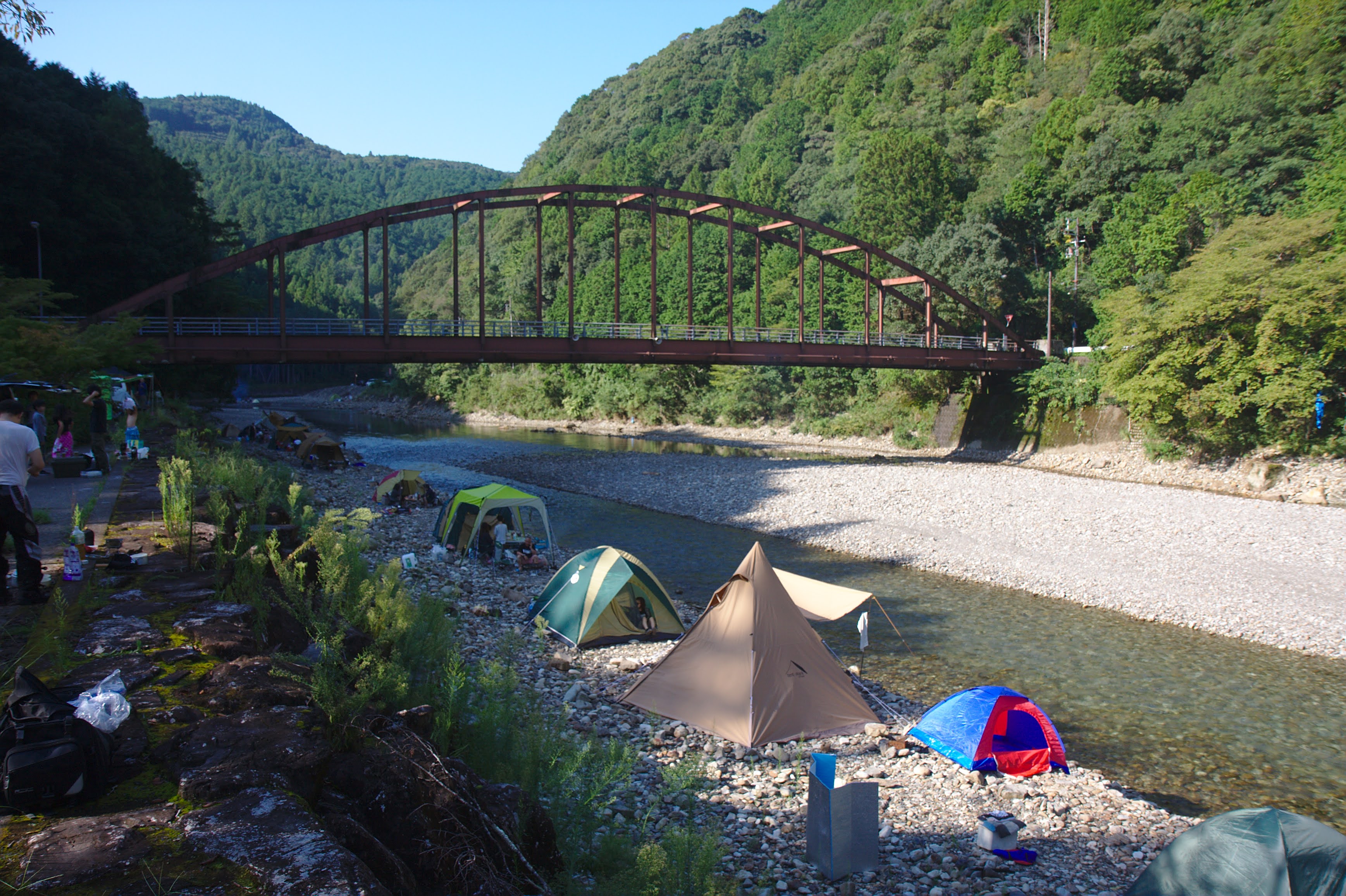 田辺川湯キャンプ場 温泉の湧き出る川でキャンプ featured image